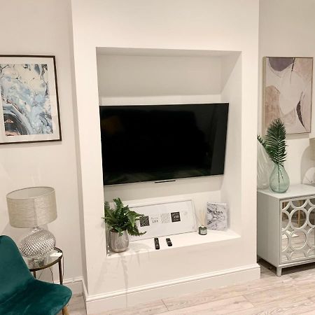 Modern 2 Bedroom Apartment With Private Garden Near Canary Wharf 伦敦 外观 照片
