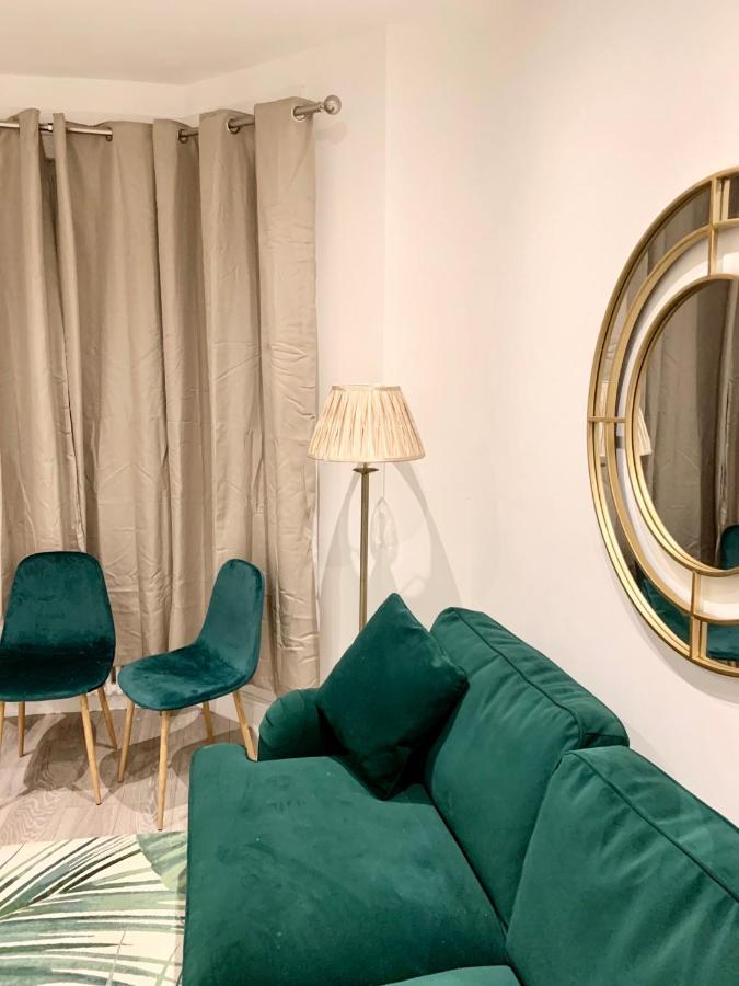 Modern 2 Bedroom Apartment With Private Garden Near Canary Wharf 伦敦 外观 照片