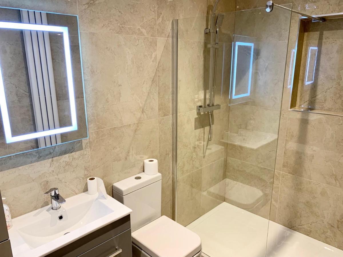 Modern 2 Bedroom Apartment With Private Garden Near Canary Wharf 伦敦 外观 照片