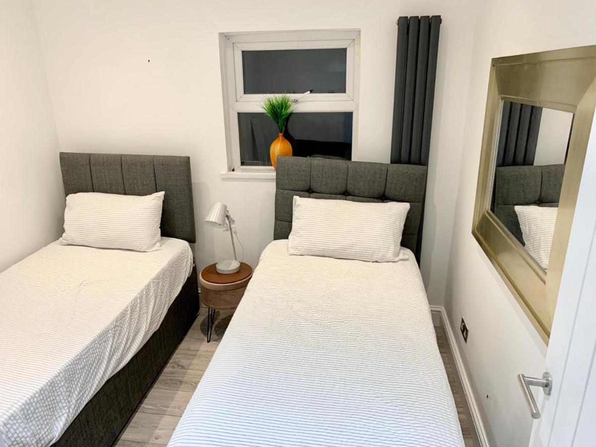 Modern 2 Bedroom Apartment With Private Garden Near Canary Wharf 伦敦 外观 照片