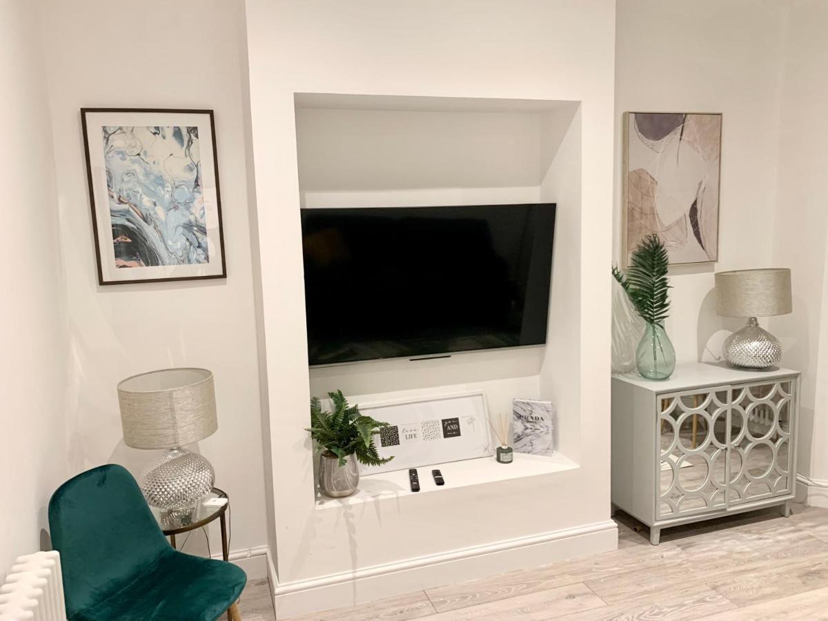 Modern 2 Bedroom Apartment With Private Garden Near Canary Wharf 伦敦 外观 照片