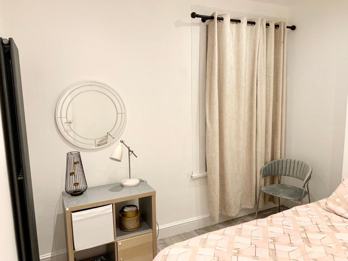 Modern 2 Bedroom Apartment With Private Garden Near Canary Wharf 伦敦 外观 照片