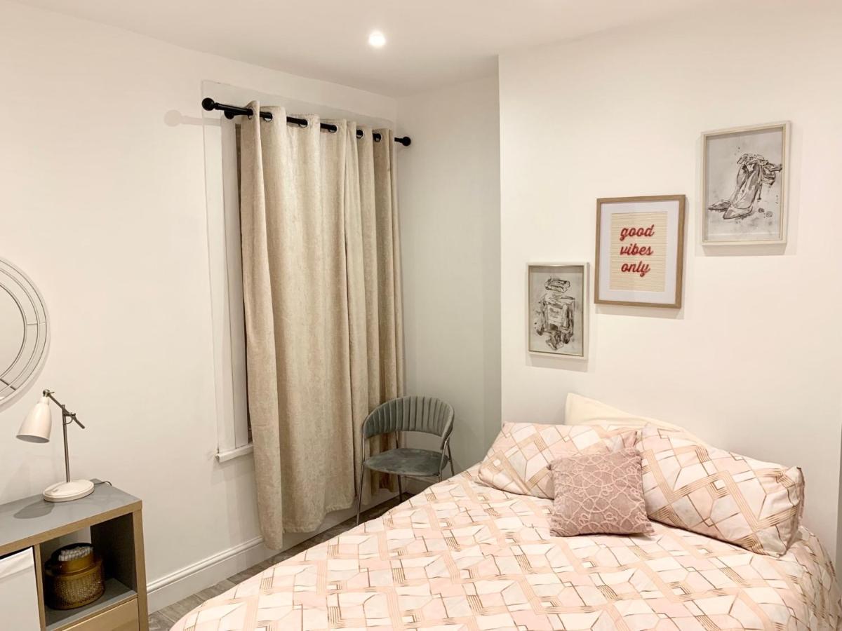 Modern 2 Bedroom Apartment With Private Garden Near Canary Wharf 伦敦 外观 照片